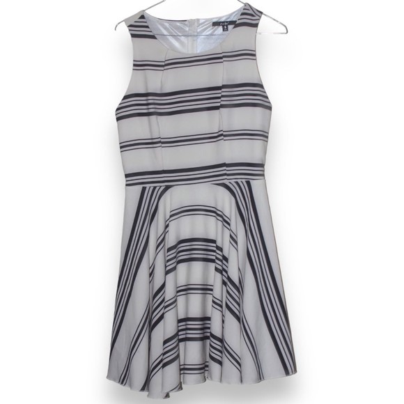 Papaya Dresses & Skirts - Black and white dress size M